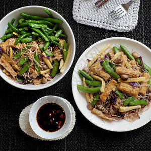 面粉蔬菜蘑菇豆腐等饭菜可以在家里快速做早餐的菜吃着面条豆腐等混合挂面细绳图片
