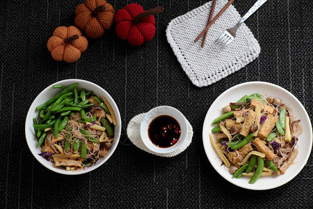 面粉蔬菜蘑菇豆腐等饭菜可以在家里快速做早餐的菜吃着面条豆腐等丰富多彩的白饭食物图片