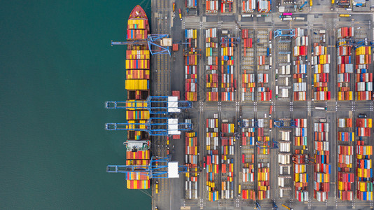 鹿特丹联合的俄罗斯拖船空中观察货码头卸载起重机航空用集装箱和船舶观望工业港的集装箱和船只设计图片