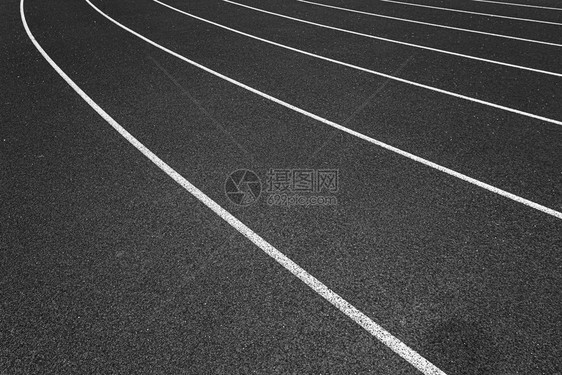 赢曲线建造体育场白和户外体育场赛马黑橡皮道的是8条田径和绿草地平运动场有铁轨图片