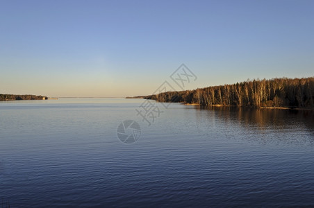 自然颜色球道Trotsa河是日落时伏尔加河支流俄罗斯NizhnyNovgorod地区图片