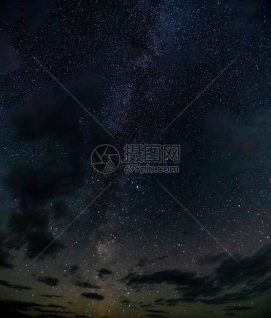 阿尔泰山上的星空阿尔泰山上的美丽夜空阿尔泰山上的美丽夜空冷静自然月亮图片