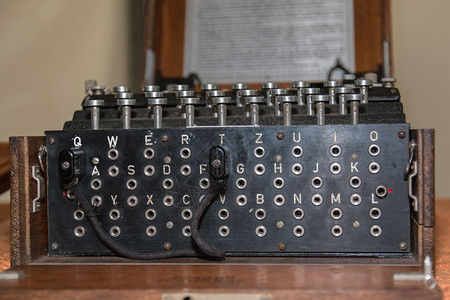 电脑收音机二战时期的Enigma密码编机过去的图片