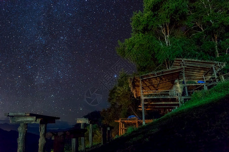 舱小屋避难所深夜的巢穴住所和星BaanJABOMaeHongSonBaan是泰国最惊人的雾图片