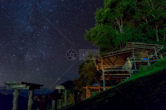 舱小屋避难所深夜的巢穴住所和星BaanJABOMaeHongSonBaan是泰国最惊人的雾图片