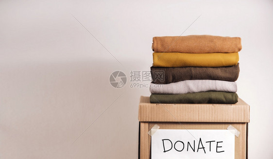 福利精神的捐款赠前在家里制衣服装可再生用旧布衣服概念包的室内装饰品捐赠图片