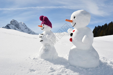 高山有趣的雪人对抗瑞士阿尔卑斯山户外幸福图片