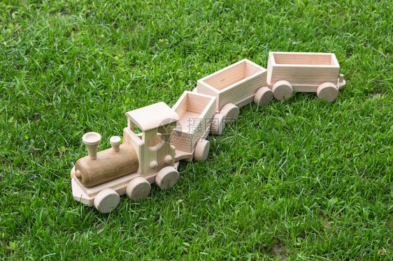 配有马车的木火带马的木火建筑天然木材搭建教育设备儿童乘着各种货车载运的物木机车有制创造力图片