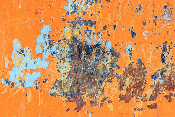 质地铁风化橙色金属背景有破碎剥皮涂料含蓝油漆和生锈点的污渍图片