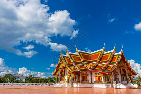 法令历史上在佛教堂寺庙馆殿堂僧侣院内装饰的泰国圣殿艺术户外图片