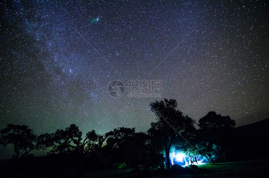 踪迹银河的宽外长距离接触照片行星树图片