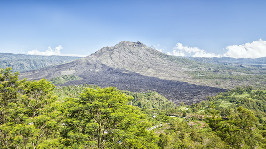 假期爬坡道蓝色的巴厘火山图片