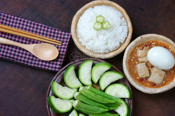 新鲜的越南食物非常美味营养胆固醇无有机廉价成分供饮食者用品为越南人提供的食物非常美味胆红质素没有机廉价的成分和食物课程美味的图片