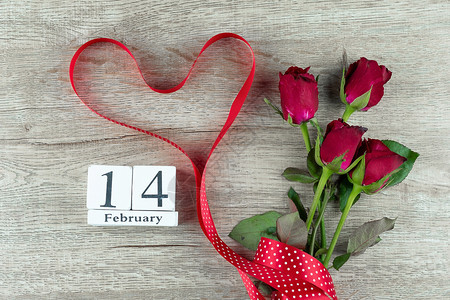 2月14日日历与红玫瑰图片