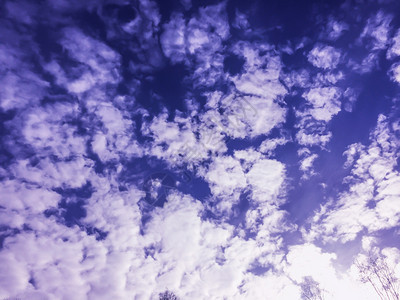 天气雨蓝色空有云美妙的自然背景秋天蓝色空白云日落沉淀图片
