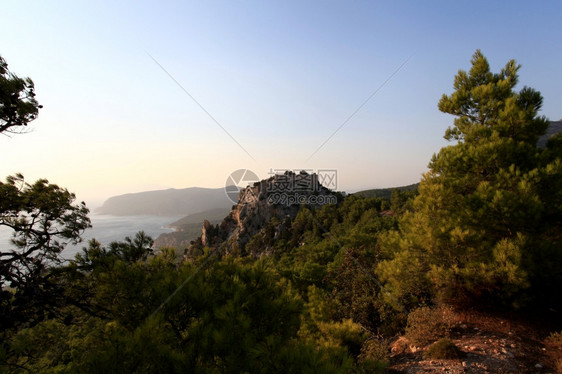 海岸线支撑风景优美希腊罗得西海岸的希臘罗得西海岸一等主义维尼提安城堡图片