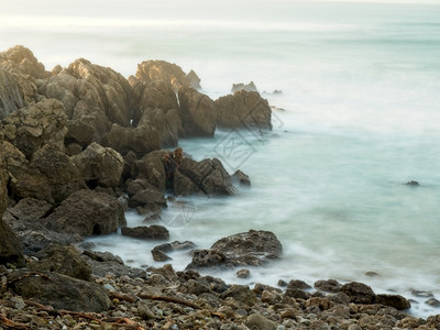 海洋西班牙桑坦德坎塔布里亚林克雷斯自然公园的克利夫斯和杜内放松平图片
