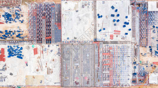 水泥劳动定位新工厂建筑的空中顶端视图建筑工地与业等同结构机械大楼一起建造新工厂筑图片