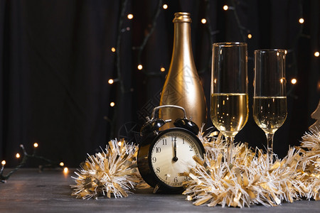 浪漫的前夕奢华高分辨率照片侧面观新年夜高品质照片台对新年夜的香槟全景图片