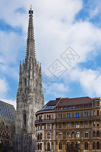 奥地利维也纳圣斯蒂芬库大教堂附近的住宅建筑学城市钟楼图片