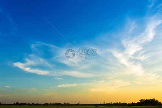 天际线平静的蓝色日落戏剧天空纹理背景户外图片