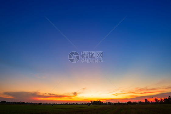 云景质地空气蓝色的日落戏剧天空纹理背景图片