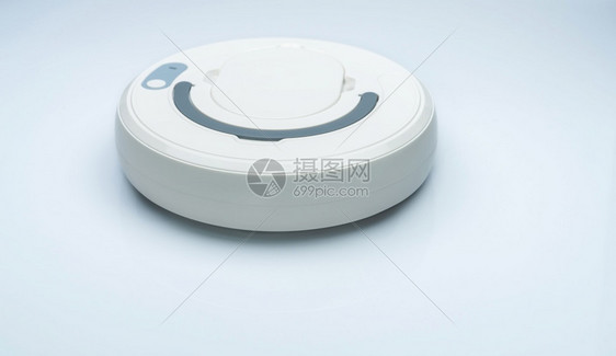 家务电子的机器人真空吸尘清洁器在白色背景上与世隔绝机器人真空吸尘清洁器用于智能家庭概念清洁机械用于地板无线设备智能清洁技术白色的图片