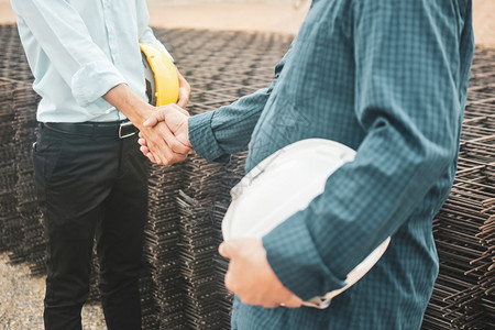 商业人士握手协议项目成功房地产建筑设手摇协议概念企业人士握手协议专业的工作场所团队图片