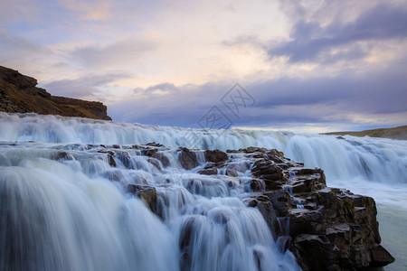 欧洲河美丽的冰岛著名古尔弗斯瀑布最惊人的日出图片