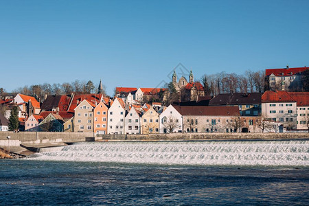 在德国巴伐利亚Bavaria欧洲的温暖冬季风景中水历史的河图片