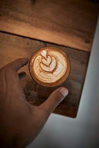 桌子选择焦点杯热拿铁艺术咖啡重点为白泡沫热拿铁艺术咖啡的焦点杯店美食图片