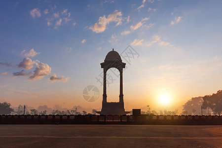 新德里印度门树冠美丽的夕阳风景文化纪念馆观光图片