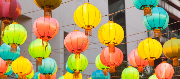 东丰富多彩的灯庆祝新年灯光彩色多的颜泰国图片