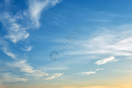 平静的蓝色颜天空背景纹理白云日落图片