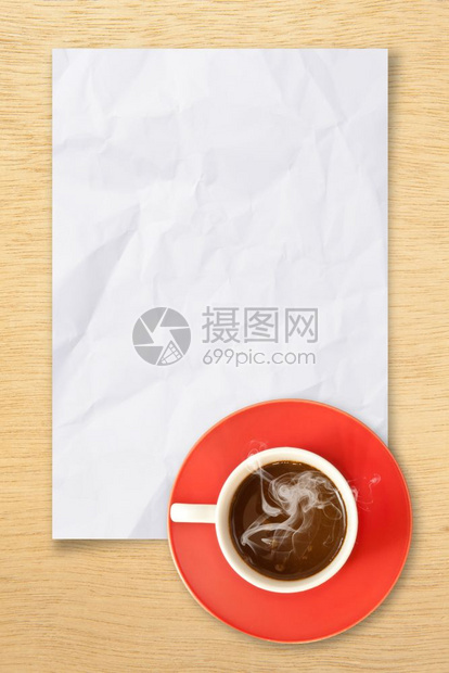 浓咖啡卡布奇诺草图一杯热咖啡和木背景上的便条纸图片