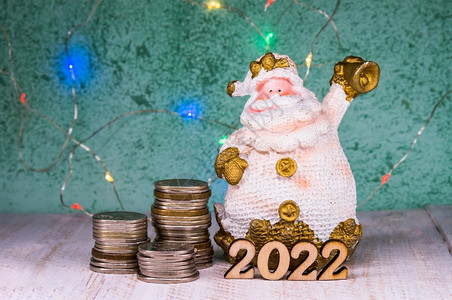 男新年圣诞老人20年假期的钱新年和圣诞节假期的钱新年圣诞老人俄罗斯克劳图片