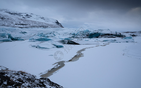 冰雪降后的冬季一天积雪覆盖冰河Svinafellsjoekull的全景图象风优美公园路德维希图片