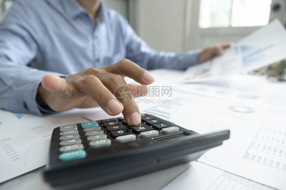 财政会计或银行长算现金帐单的结果账户或银行家计算现金帐单收益审计图片