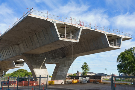 结构体重建中道路的支离破碎通道桥工作图片