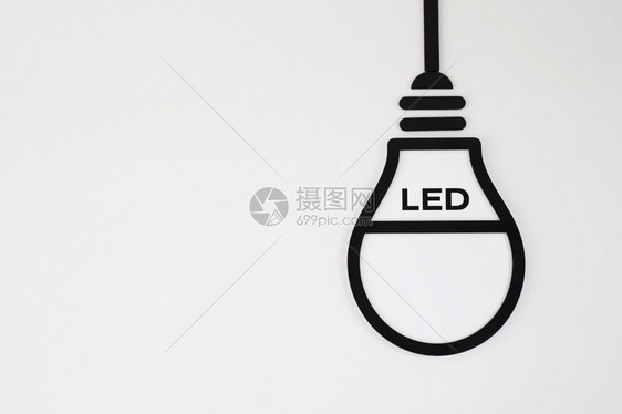 手LED灯泡以节省家里的电力发光透明图片