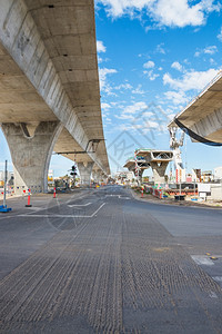 城市运输建造重中道路的支离破碎通道图片