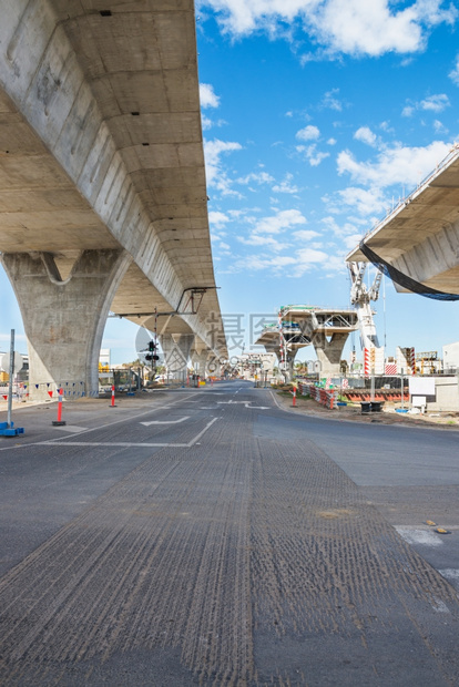 城市运输建造重中道路的支离破碎通道图片