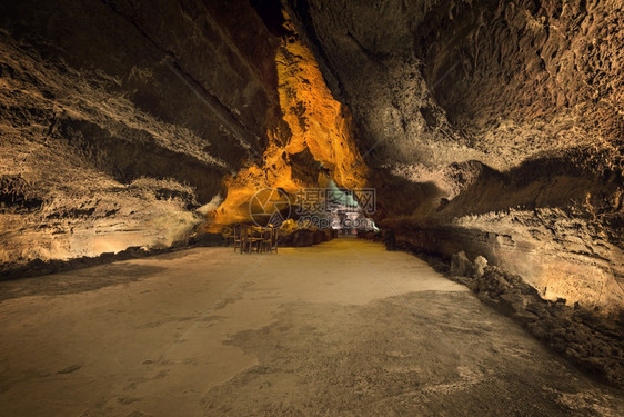 Lanzarote旅游景点惊人的火山岩熔管地质标自然图片