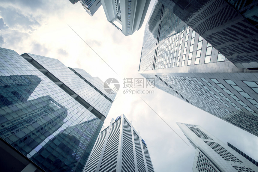 现代商业对摩天大楼玻璃和空的观景中央城市商业建筑景观图中央市角度心公司图片