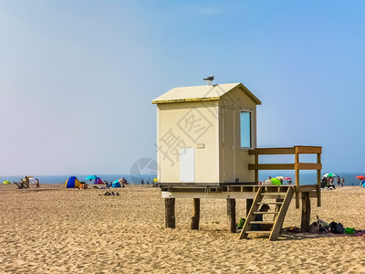 镇邮政荷兰泽Vrouwenpoder海滩的白纤维援助小屋西兰图片