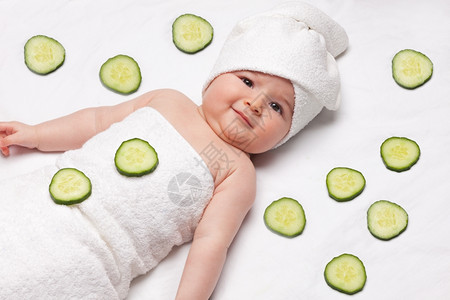 淋浴家新生婴儿健康概念照片新出生婴儿健康浴室图片