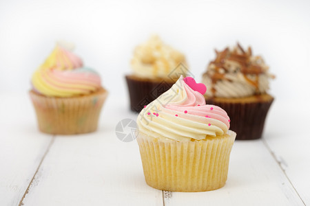 甜的小吃庆典Cupcake饼的装饰美极了光亮明AF点选择图片