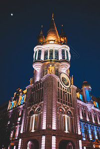 人们城市的场景乔治亚巴图米的美丽建筑晚夜图片