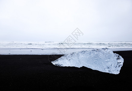 全球的白色冰岛Jokulsarlon钻石海滩上的冰山北极图片