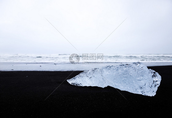 全球的白色冰岛Jokulsarlon钻石海滩上的冰山北极图片